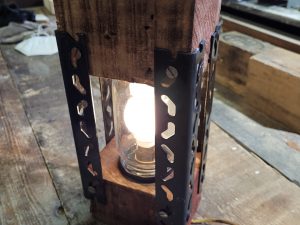 Lampe en Bloc (rouge) • © AHM Créations